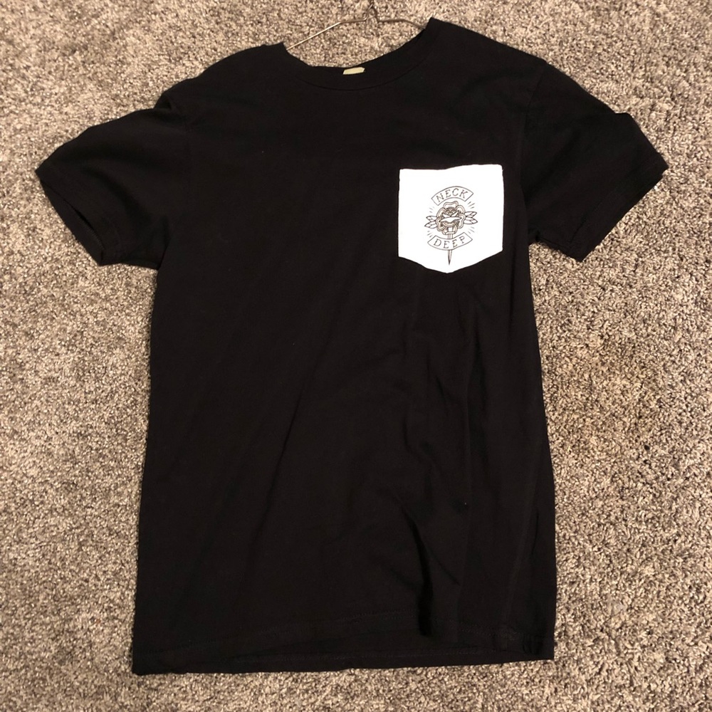 neck deep band tee